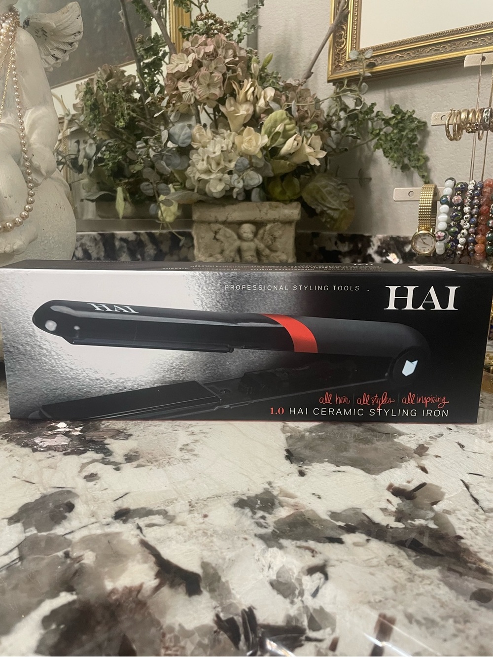 NIB HAI 1.0 Ceramic Professional Styling Iron in Black with Red Accent 1 Inch